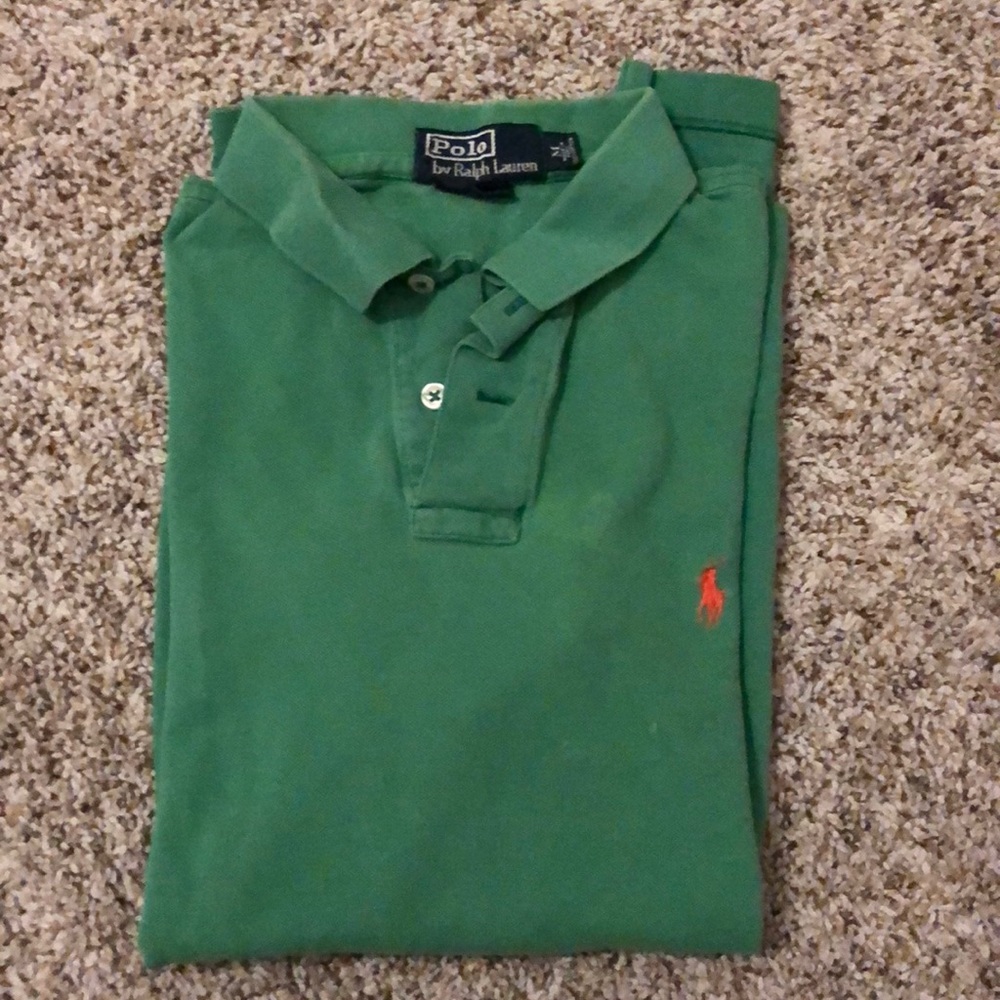 Men’s green polo